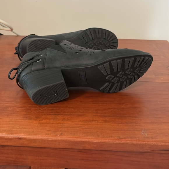 JBU by Jambu Black Laser Cut Western Ankle Boots Block Heel 8 - Picture 7 of 7